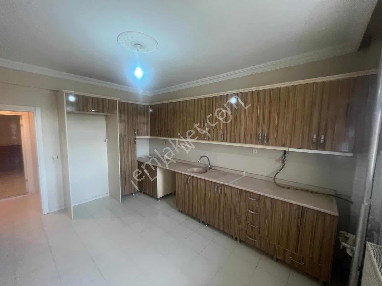 Kars Pusula Emlaktan Yenişehirde Kiralık 3. Kat 3+1 Daire