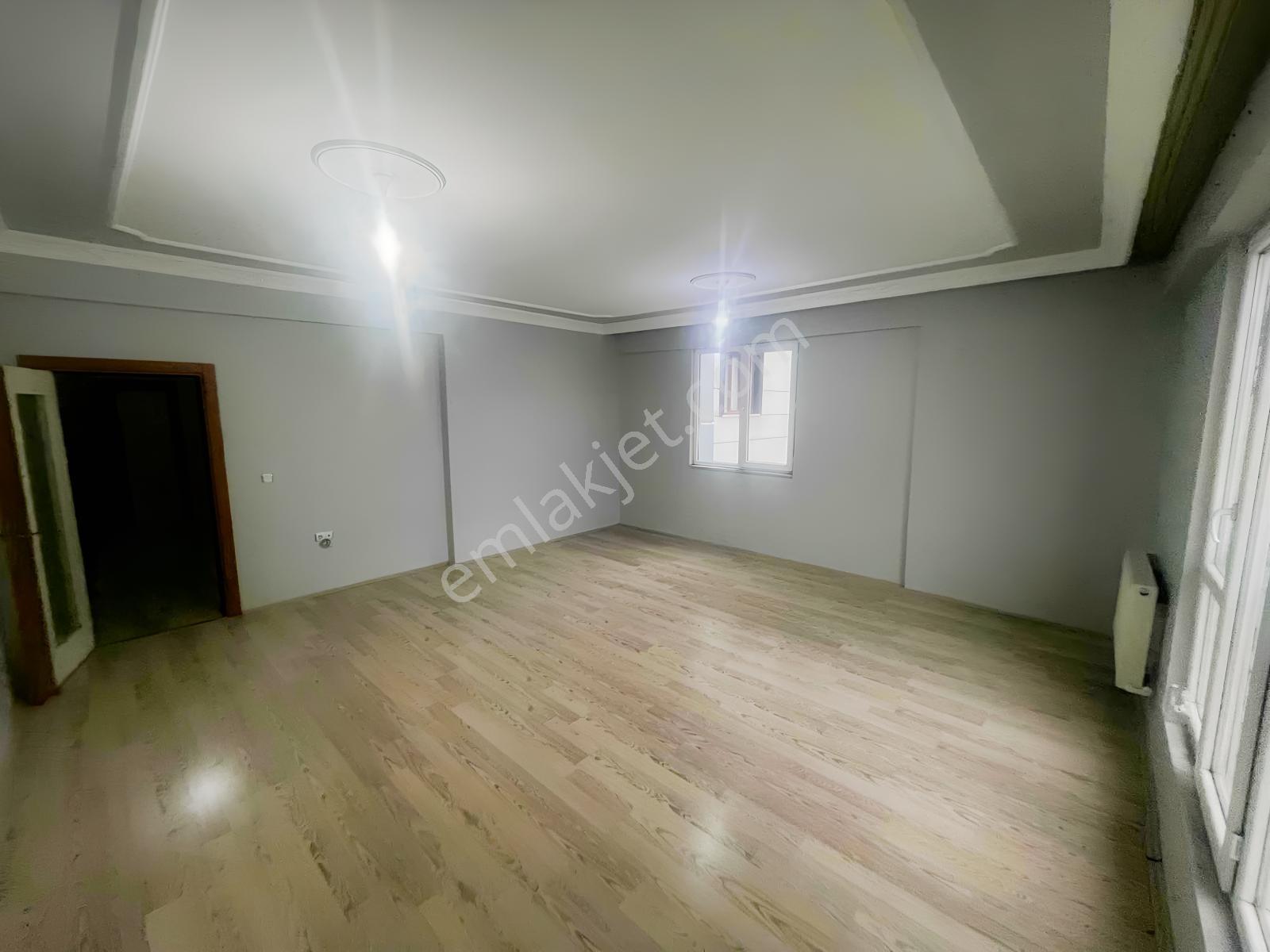 İnönü Caddesi Üzeri 140 M2 2+1 Lüks Daire