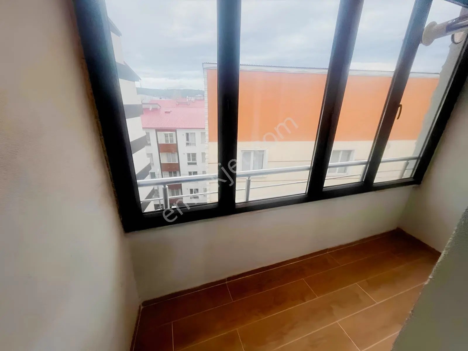 İnönü Caddesi Üzeri 140 M2 2+1 Lüks Daire