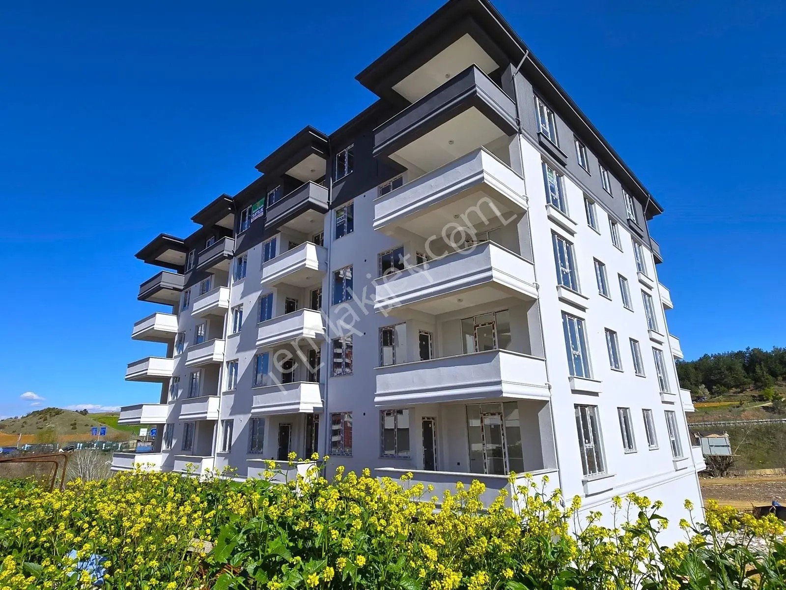 Garanti Emlak'tan - Sıfır Binada - Otoparklı - 90 M² - 2+1 Daire