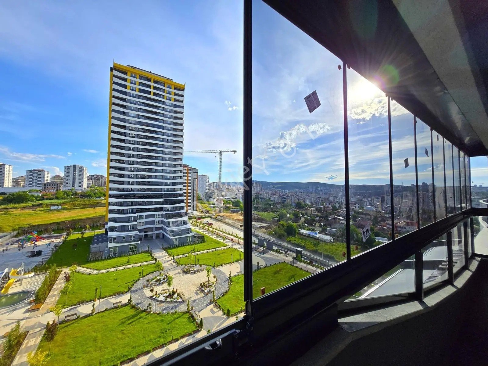 Garanti Emlak'tan - Havuzlu Sitede - 183 M² - 3+1 - A Clas Daire