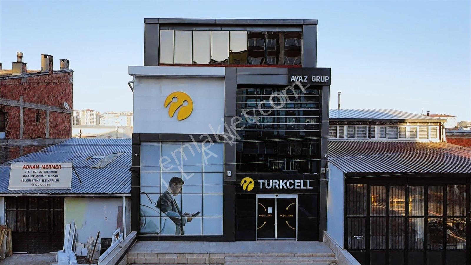 Hedef Emlak'tan Aksu Civarında 700 M2 Komple Satılık Yeni Bina