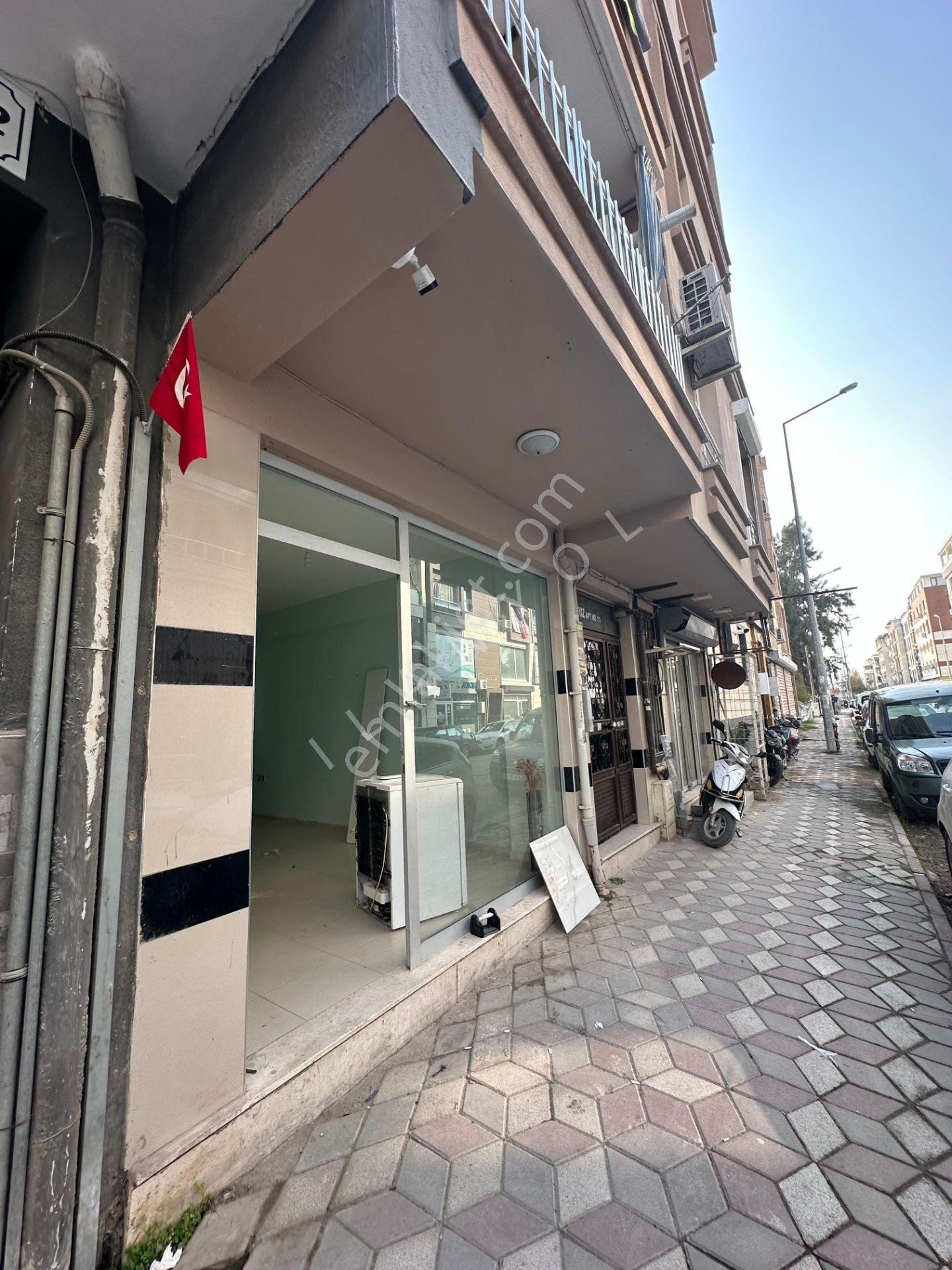 Muradiyede 35m2 Uygun Fiyata Hazır Kiracılı Satılık Dükkan