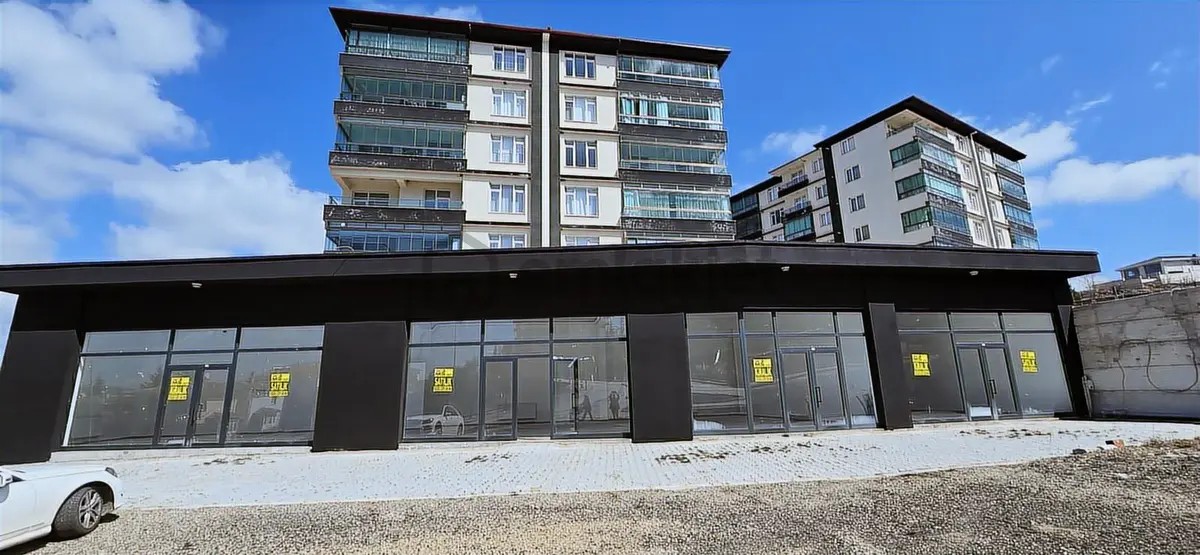 Msyapı Emlaktan Bahçeşehir Merkezde Kiralık 400 M2 Dükkan