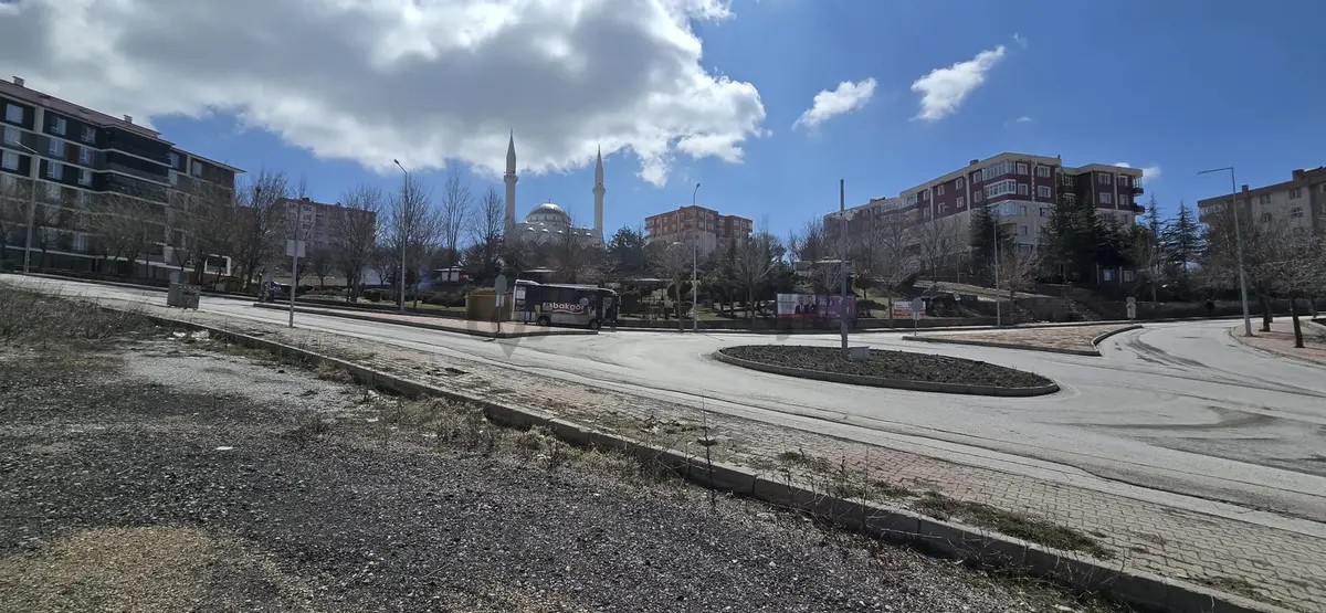 Msyapı Emlaktan Bahçeşehir Merkezde Kiralık 400 M2 Dükkan