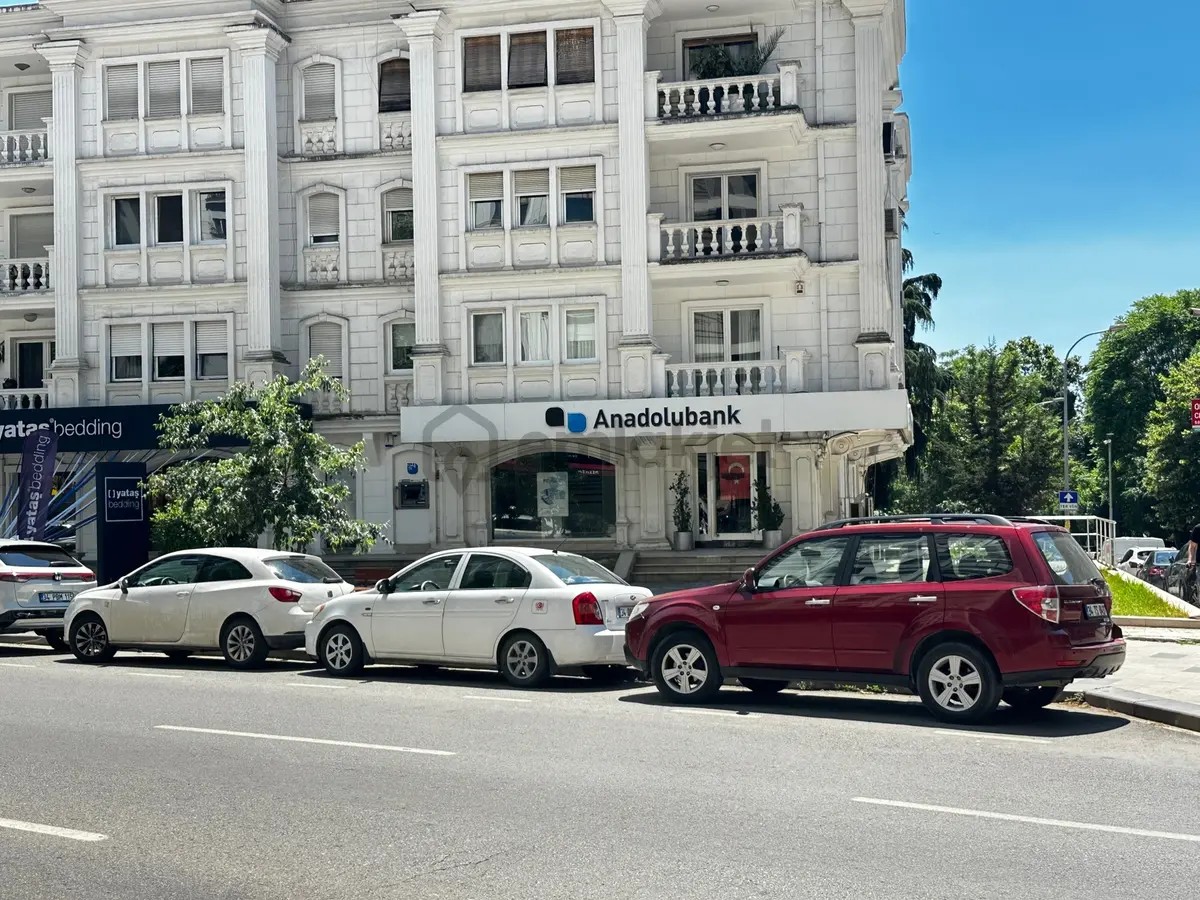 Op.dr.cemil Topuzlu'da Büyük Kulüp'e 50m Mesafede Satılık Dükkan