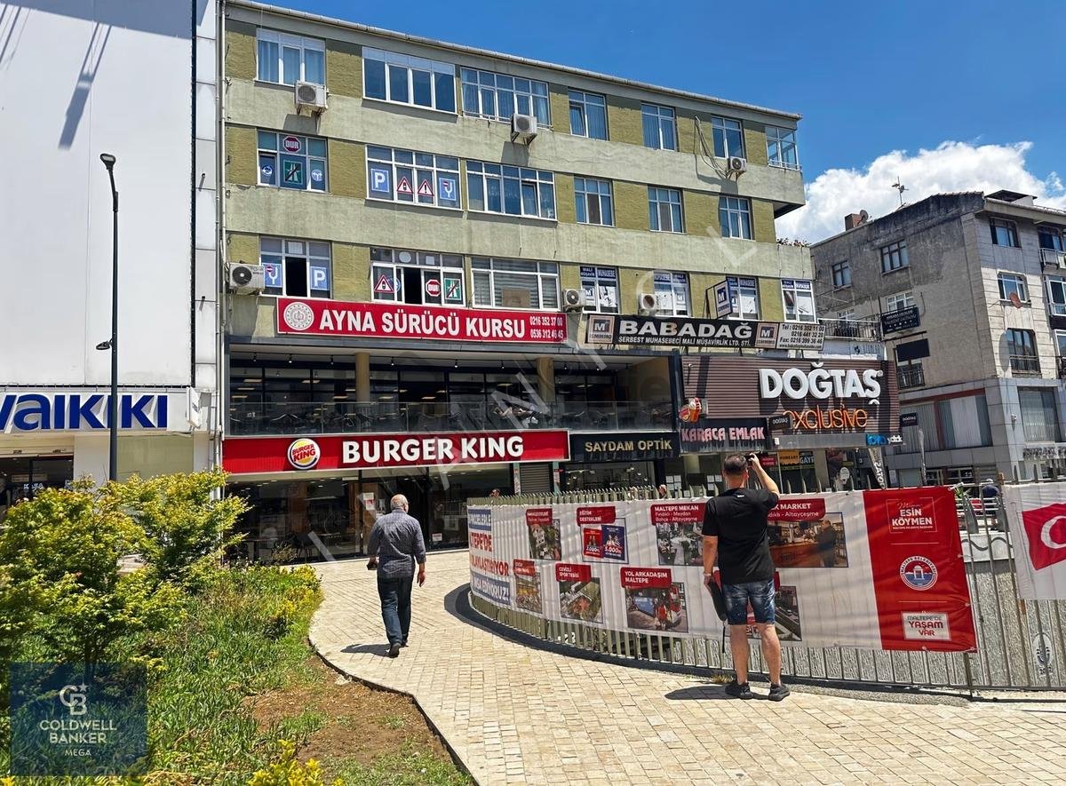 Maltepe Bağdat Caddesinde Satılık Kurumsal Kiracılı 560 Mdükkan