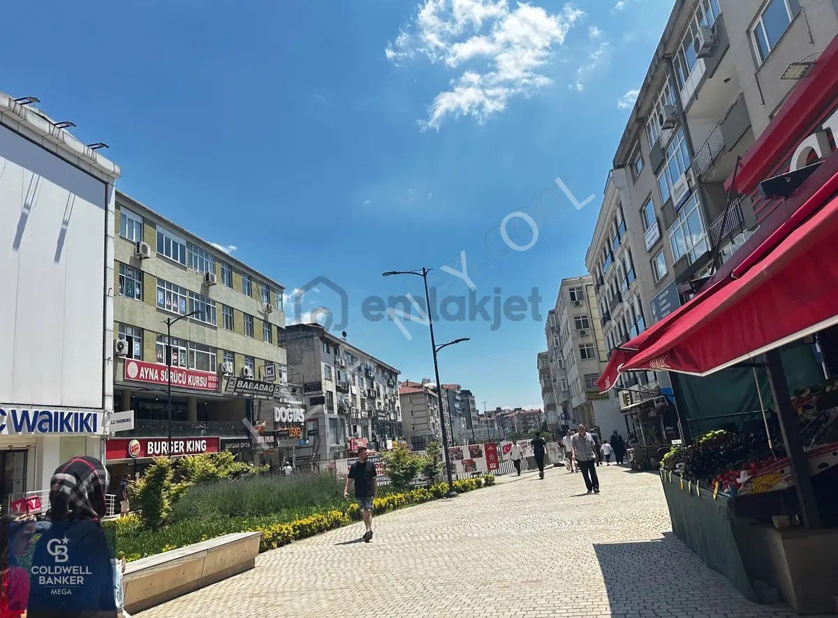 Maltepe Bağdat Caddesinde Satılık Kurumsal Kiracılı 560 Mdükkan