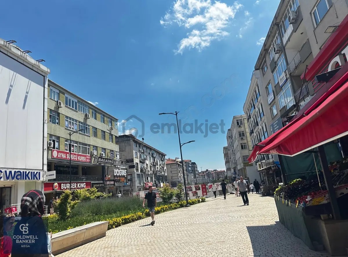 Maltepe Bağdat Caddesinde Satılık Kurumsal Kiracılı 560 Mdükkan