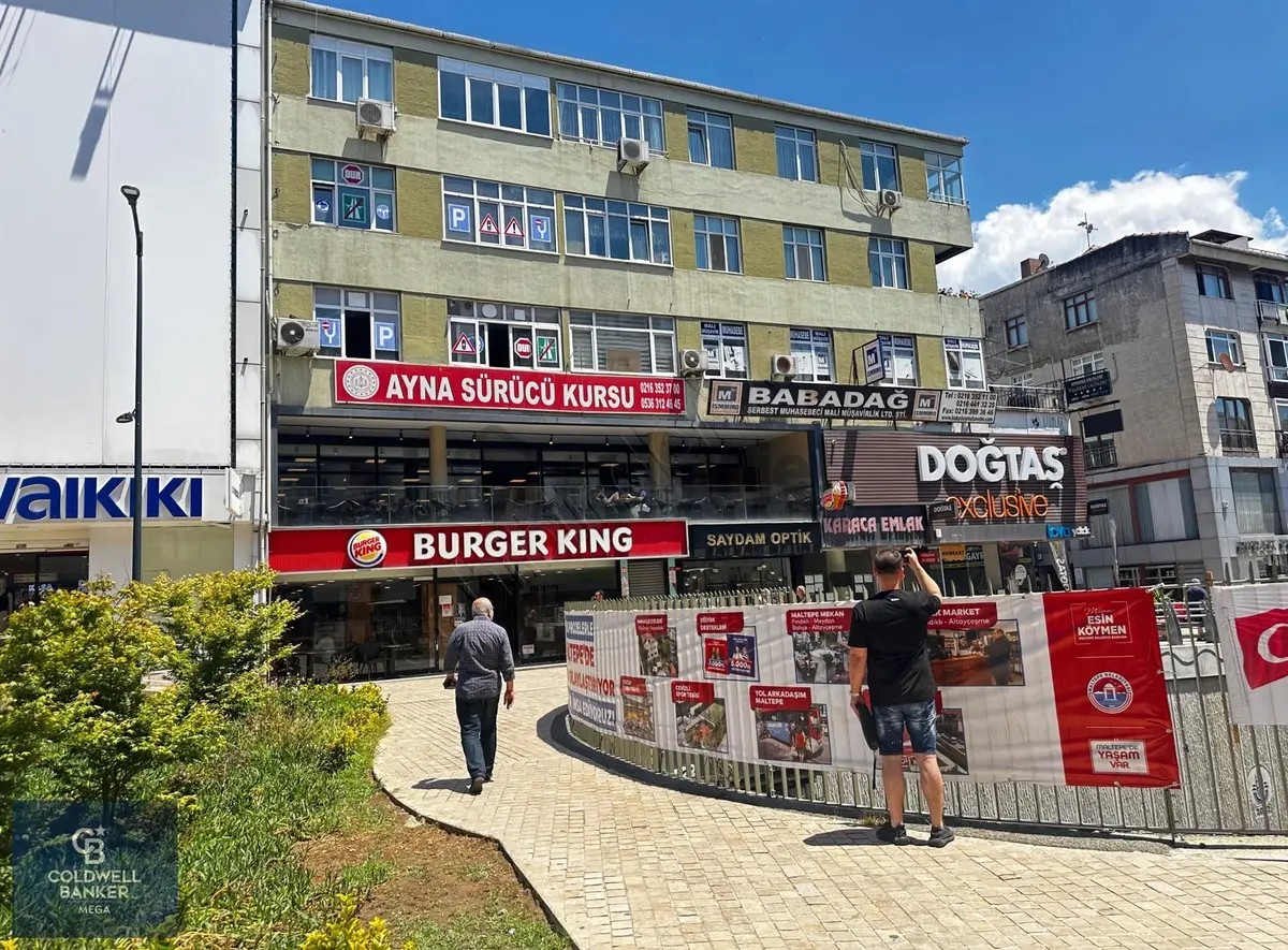 Maltepe Bağdat Caddesinde Satılık Kurumsal Kiracılı 560 Mdükkan