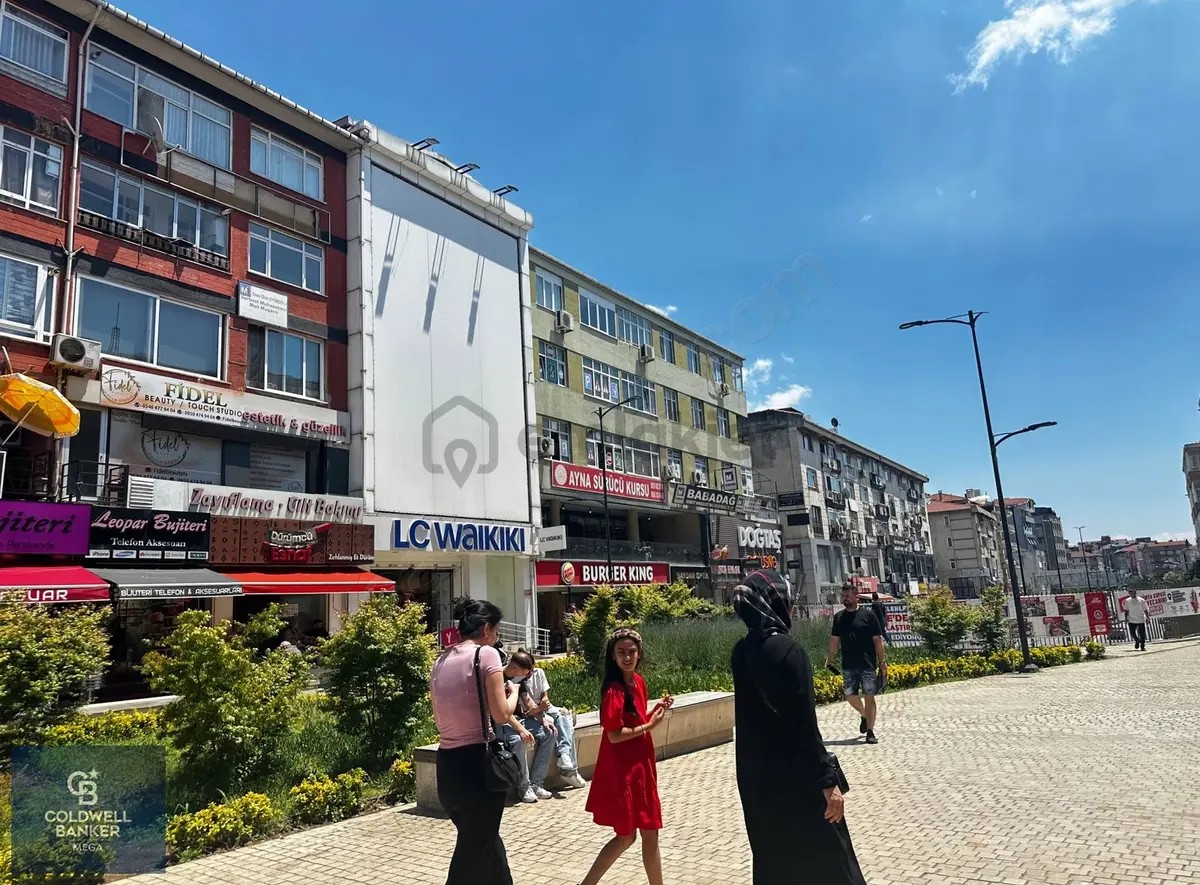 Maltepe Bağdat Caddesinde Satılık Kurumsal Kiracılı 560 Mdükkan