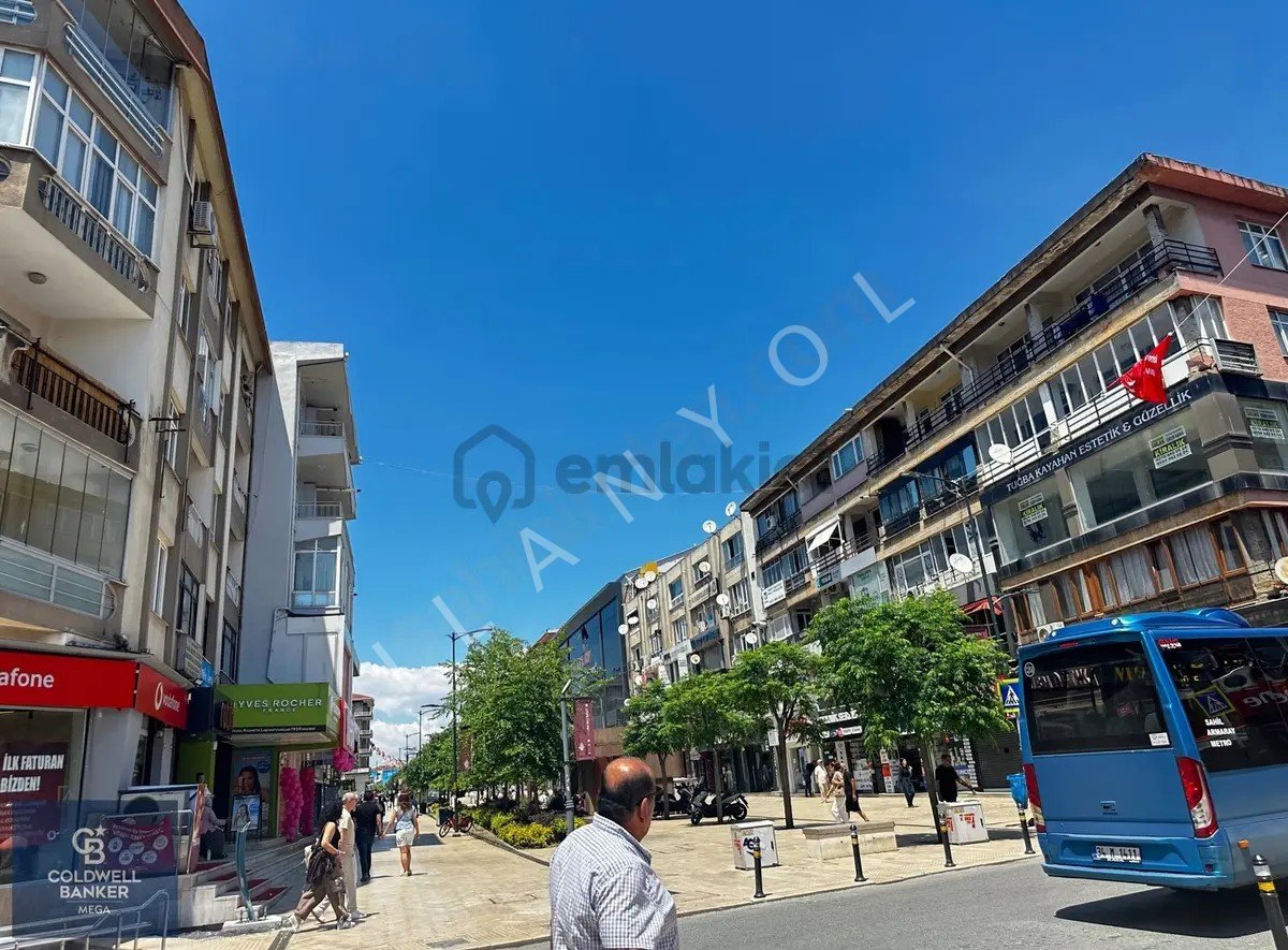 Maltepe Bağdat Caddesinde Satılık Kurumsal Kiracılı 560 Mdükkan