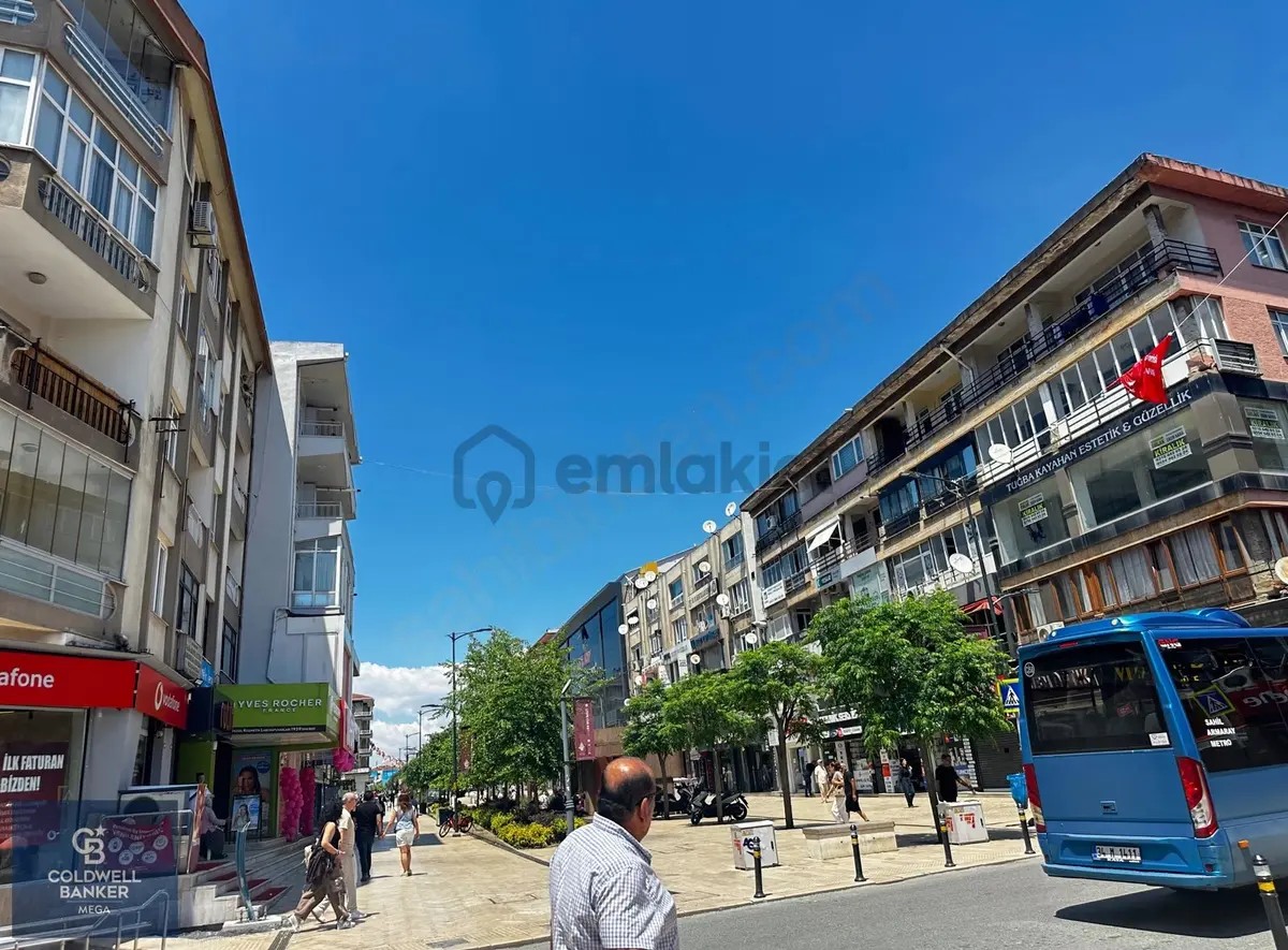 Maltepe Bağdat Caddesinde Satılık Kurumsal Kiracılı 560 Mdükkan