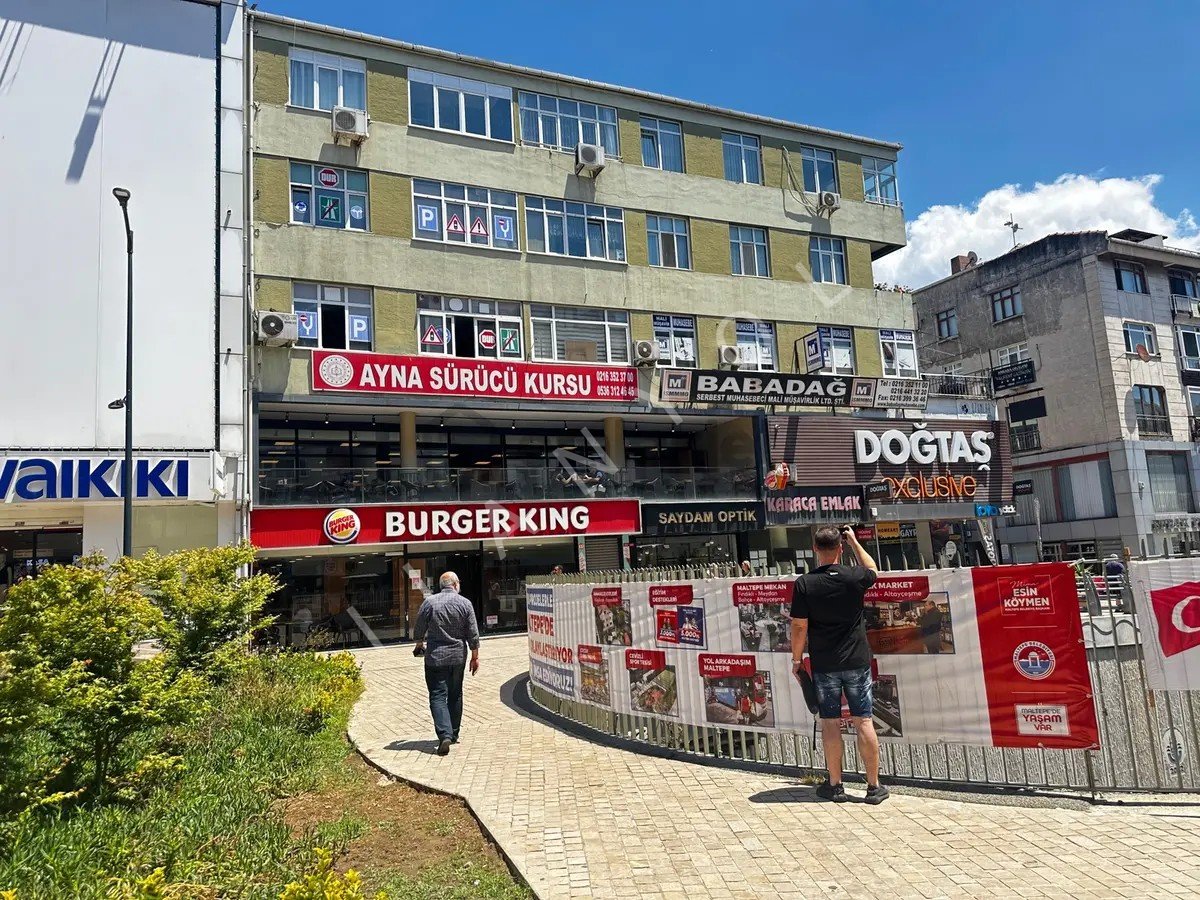 Maltepe Bağdat Caddesinde Satılık Kurumsal Kiracılı 560 Mdükkan