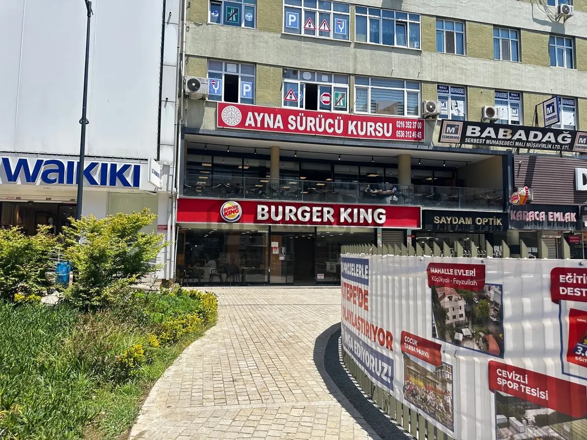 Maltepe Bağdat Caddesinde Satılık Kurumsal Kiracılı 560 Mdükkan