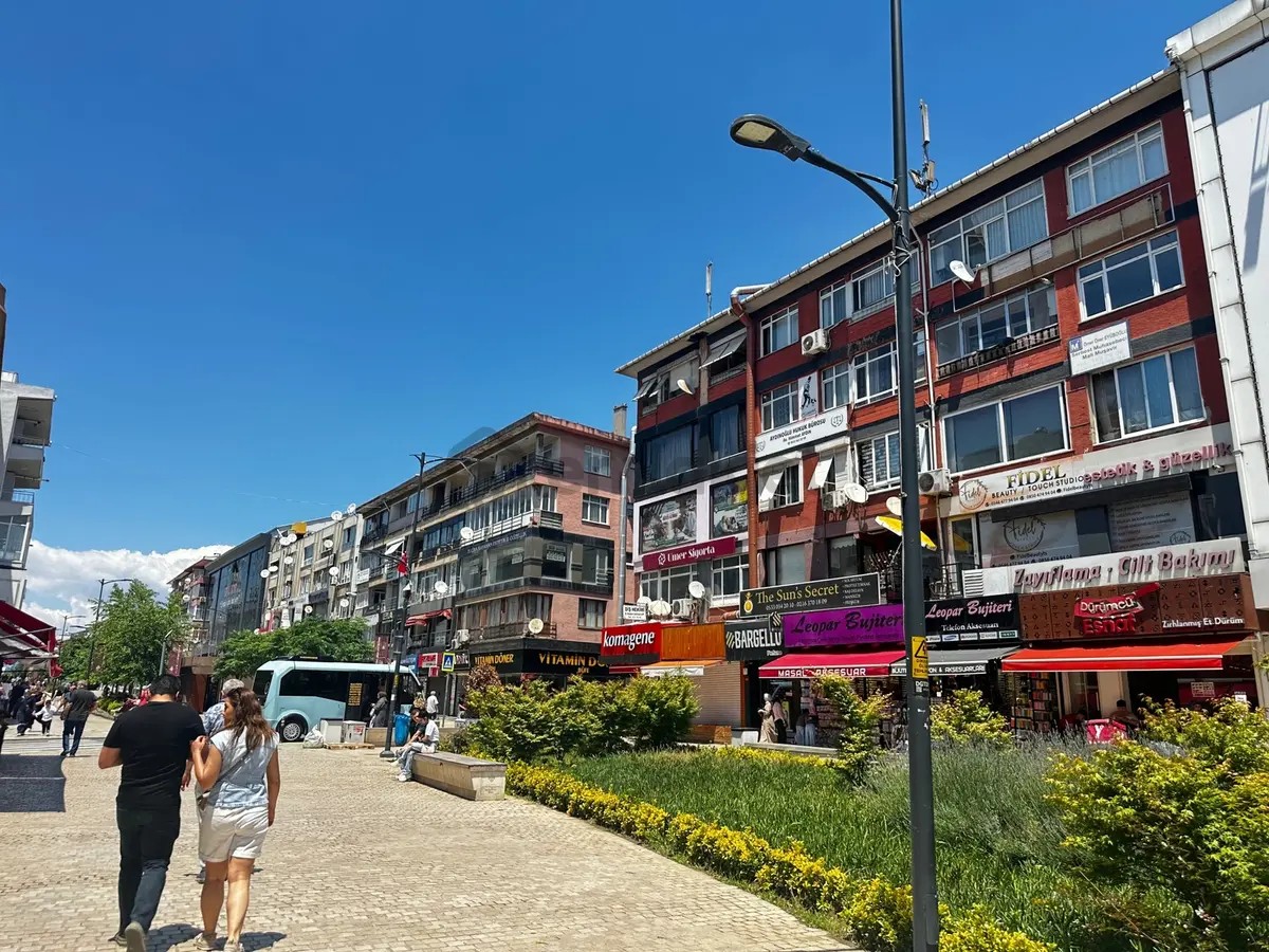 Maltepe Bağdat Caddesinde Satılık Kurumsal Kiracılı 560 Mdükkan