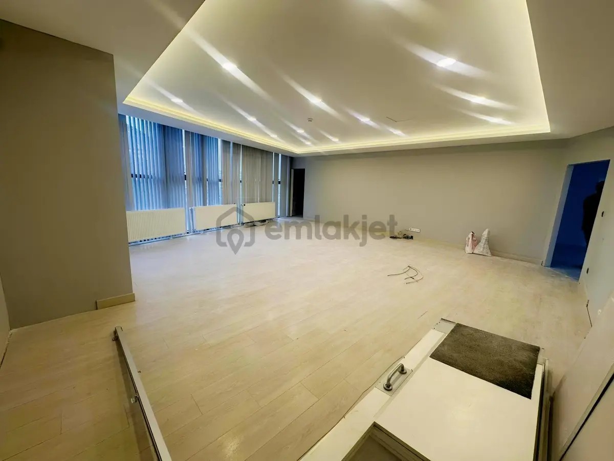 Akçaburgaz'da Kiralık Fabrika Katı