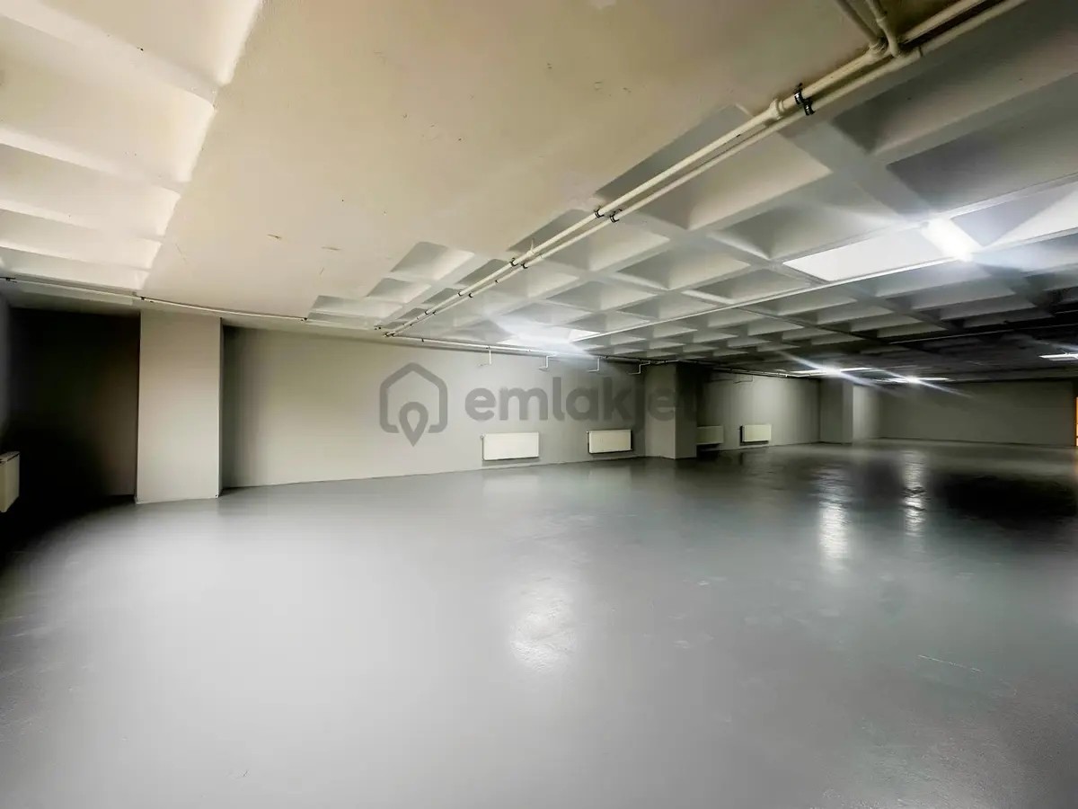 Akçaburgaz'da Kiralık Fabrika Katı