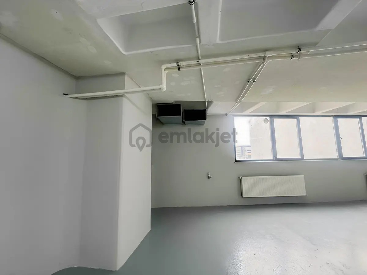 Akçaburgaz'da Kiralık Fabrika Katı