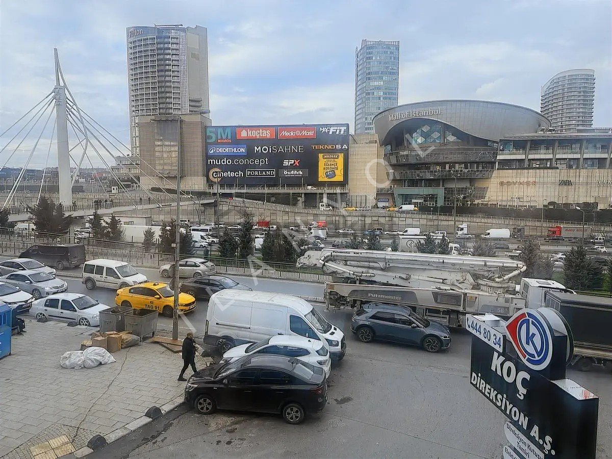 Mall Of İstanbul Karşısı Tem Otoyolu Cepheli İmalata Uygun Kat