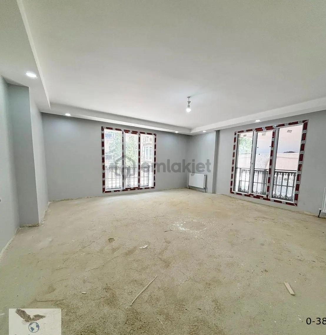 Müslüm Emlaktan Cihangirde 2+1 Düz Giriş Otoparklı Daire