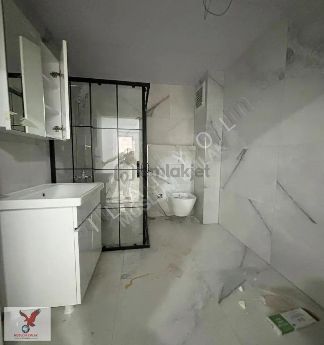 Müslüm Emlaktan Cihangirde 2+1 Otoparklı Sıfır Kullanışlı Daire