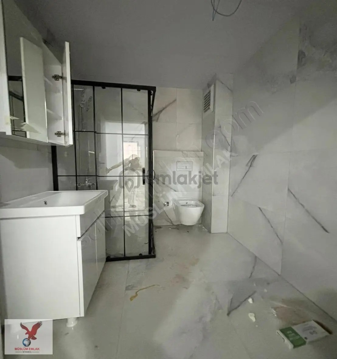 Müslüm Emlaktan Cihangirde 2+1 Otoparklı Sıfır Kullanışlı Daire