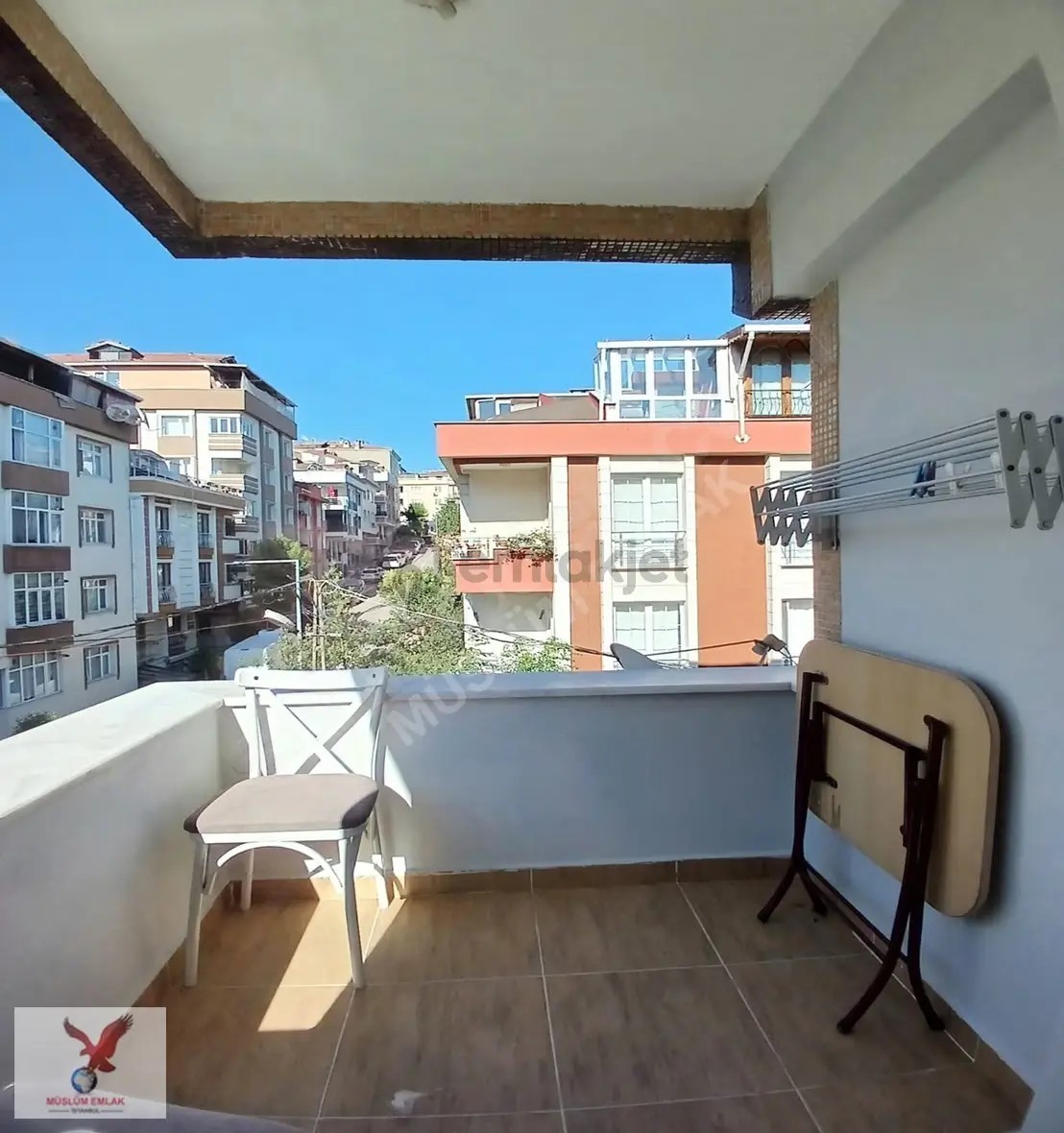 Müslüm Emlaktan Cihangirde 3+1 Masrafsız Ara Kat Daire Fırsatı