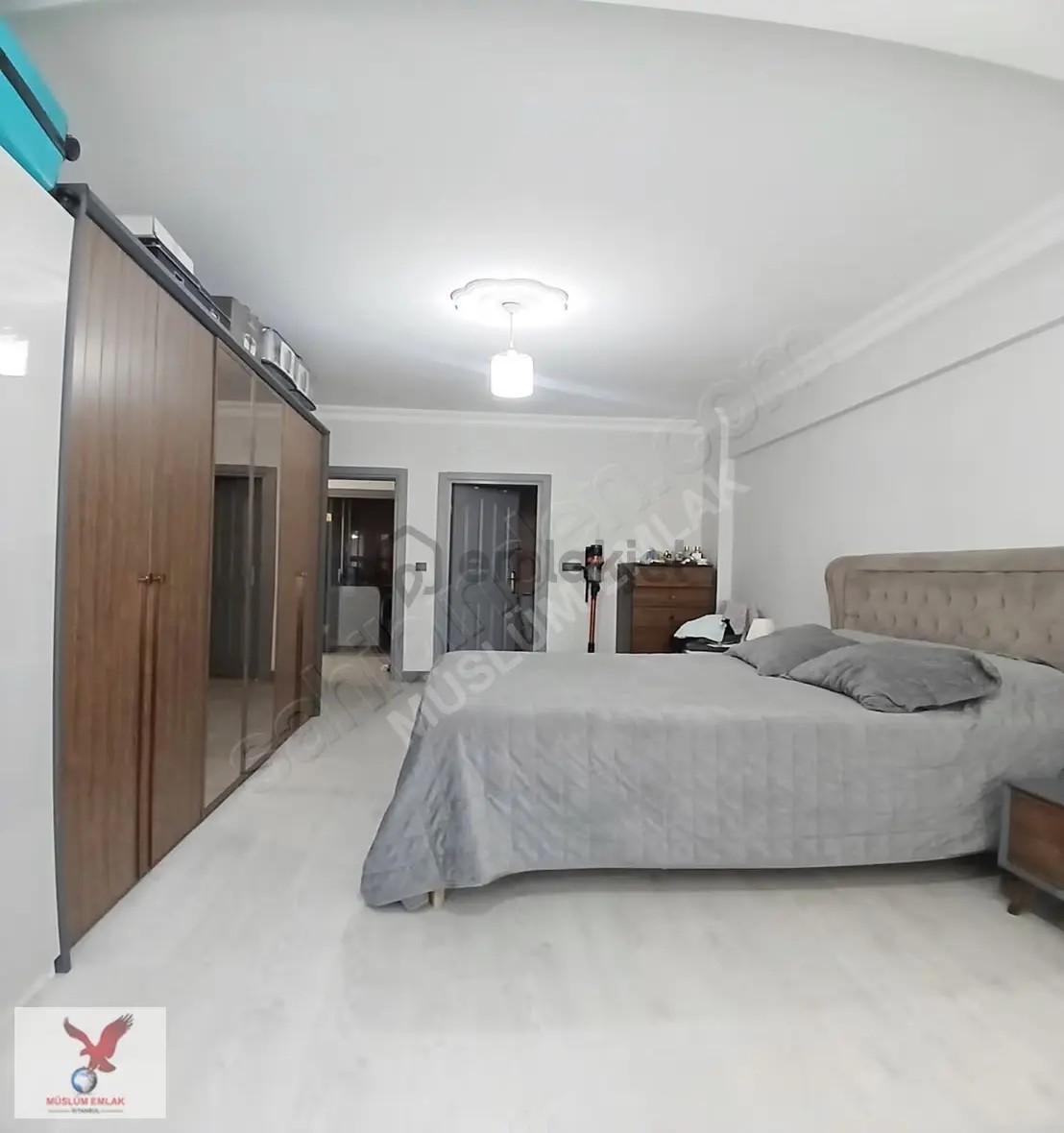 Müslüm Emlaktan Cihangirde 3+1 Masrafsız Ara Kat Daire Fırsatı
