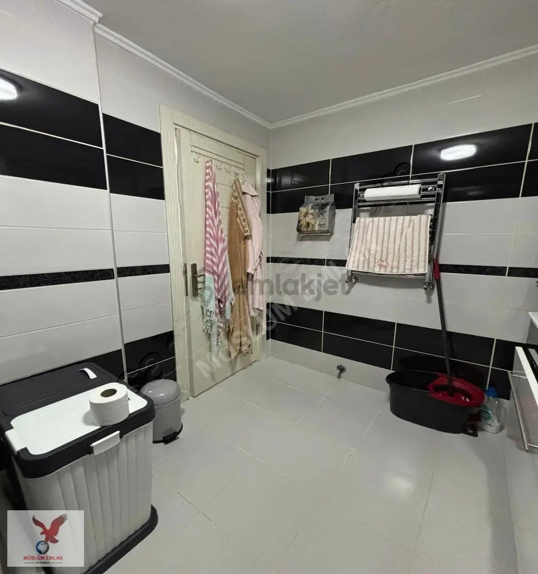 Müslüm Emlaktan Merkezde 2+1 Masrafsız Metrobüse Yakın Daire