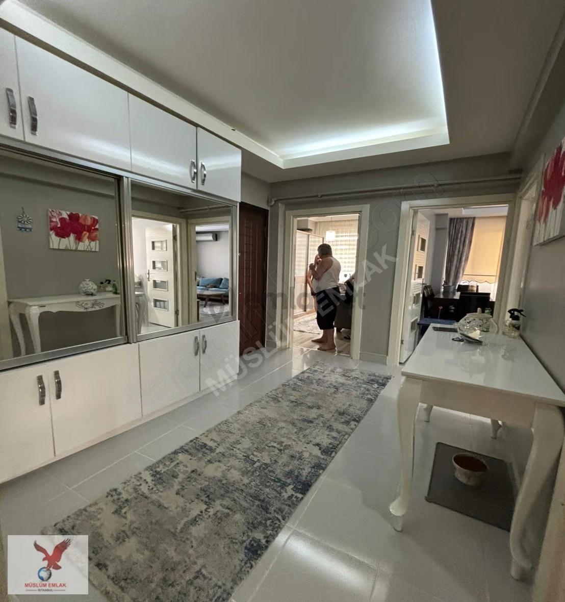 Müslüm Emlaktan Merkezde 2+1 Masrafsız Metrobüse Yakın Daire