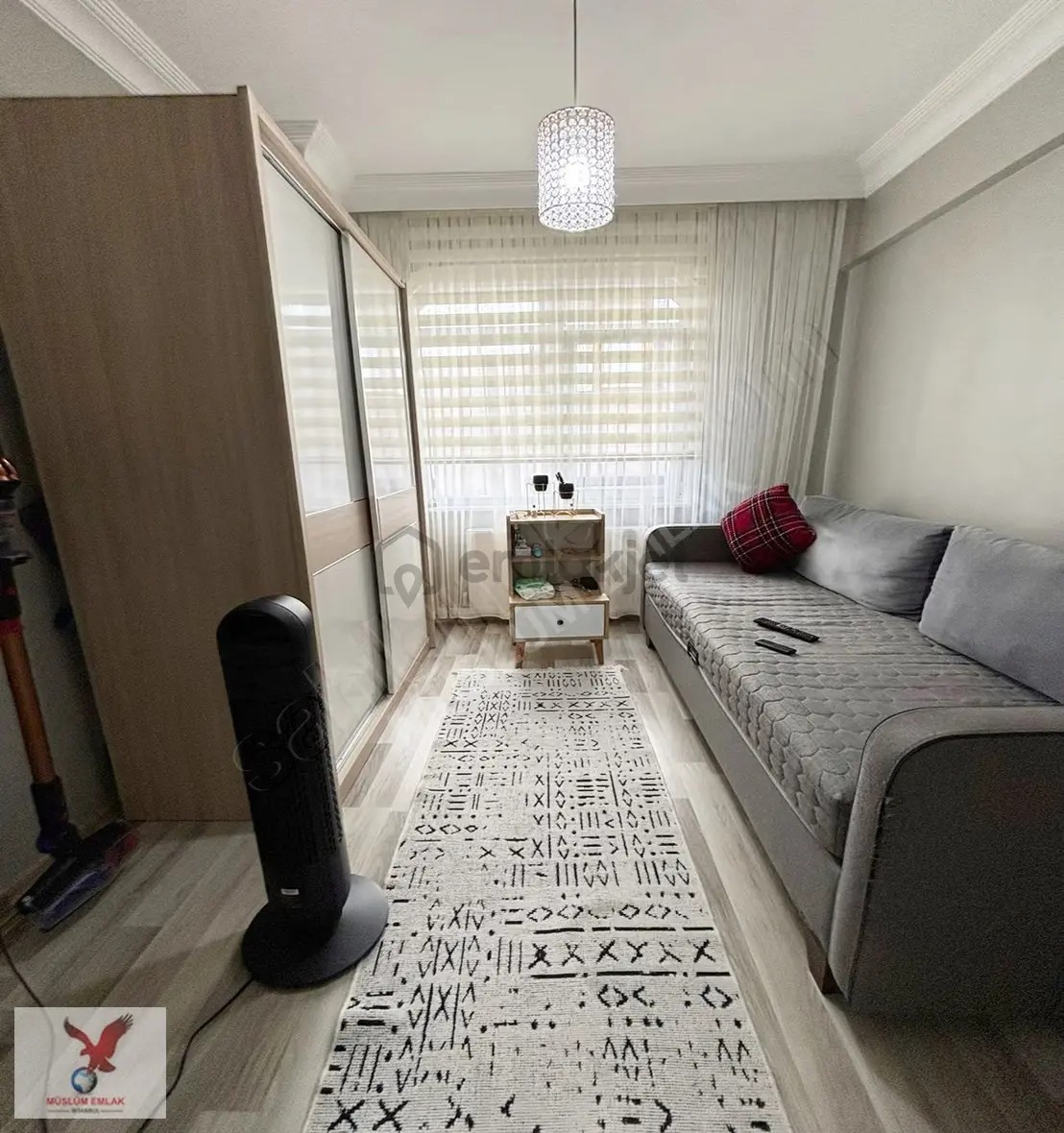 Müslüm Emlaktan Merkezde 2+1 Masrafsız Metrobüse Yakın Daire