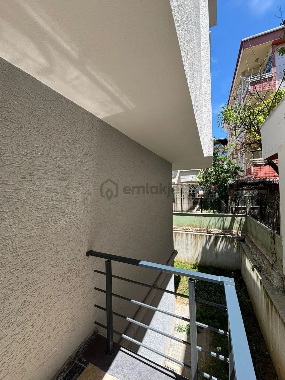 Müslüm Emlaktan Cihangirde 1+1 Y.giriş Kullanışlı Yeni Bina