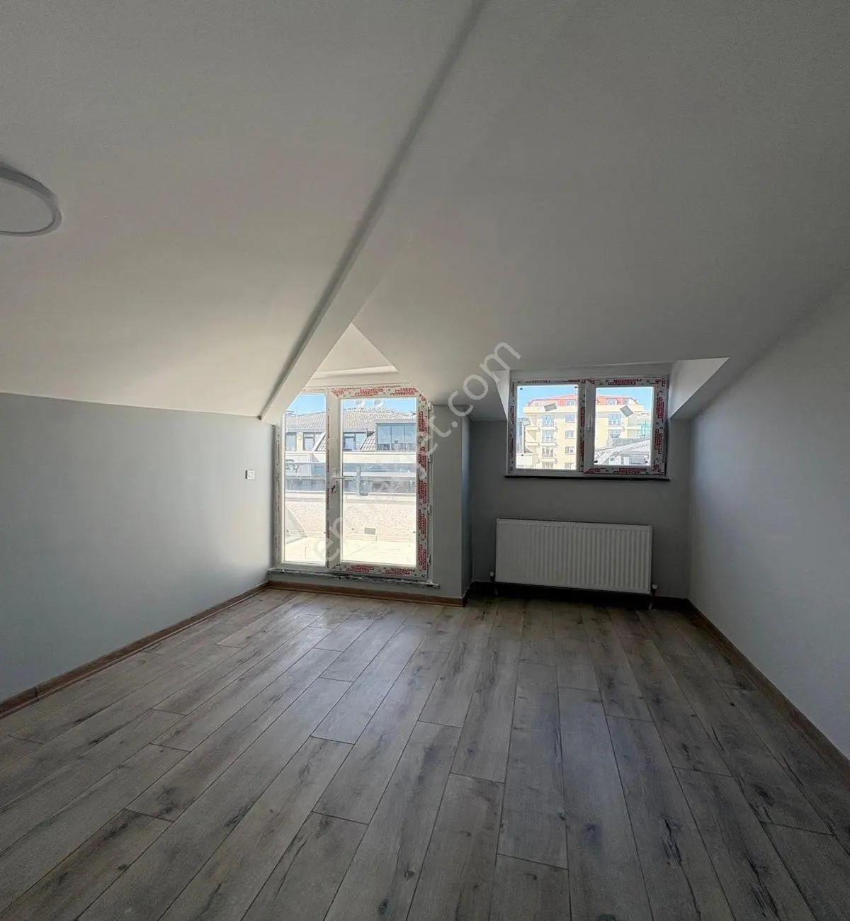 Müslüm Emlaktan Merkezde 4+2 Kapalı Otoparklı Sıfır Dublex