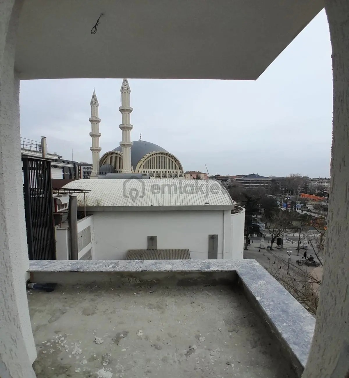 Müslüm Emlaktan Reşitpaşa Cad.üzerinde3+1 Sıfır Daire Fırsatı