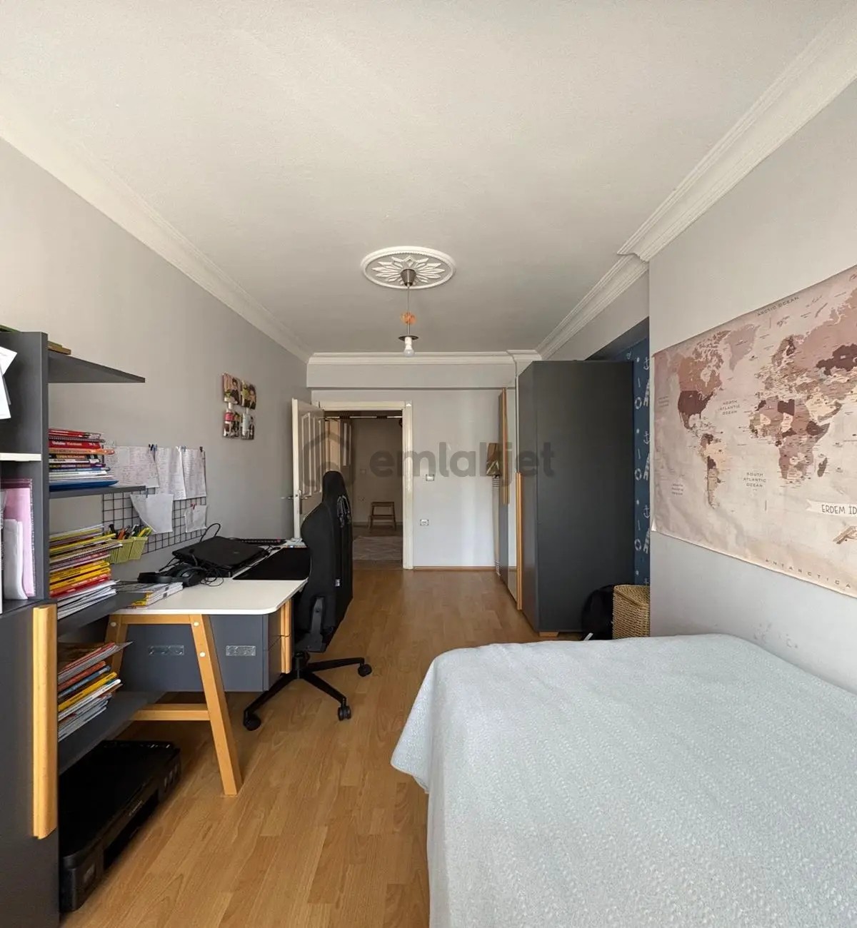 Müslüm Emlaktan Cihangir Kaymakamlığına Yakın 3+1 19 Yıllık Daire