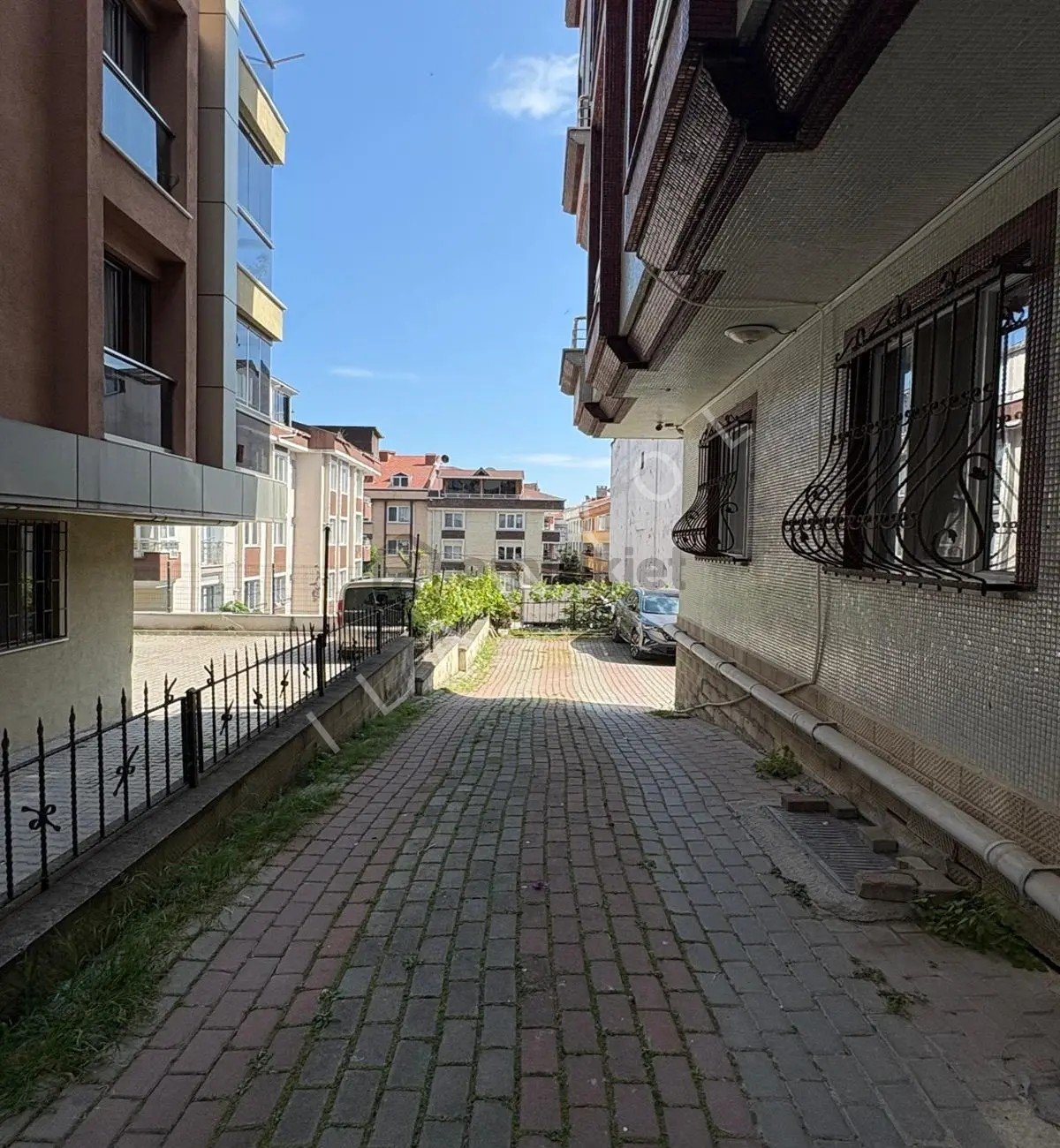 Müslüm Emlaktan Cihangir Kaymakamlığına Yakın 3+1 19 Yıllık Daire