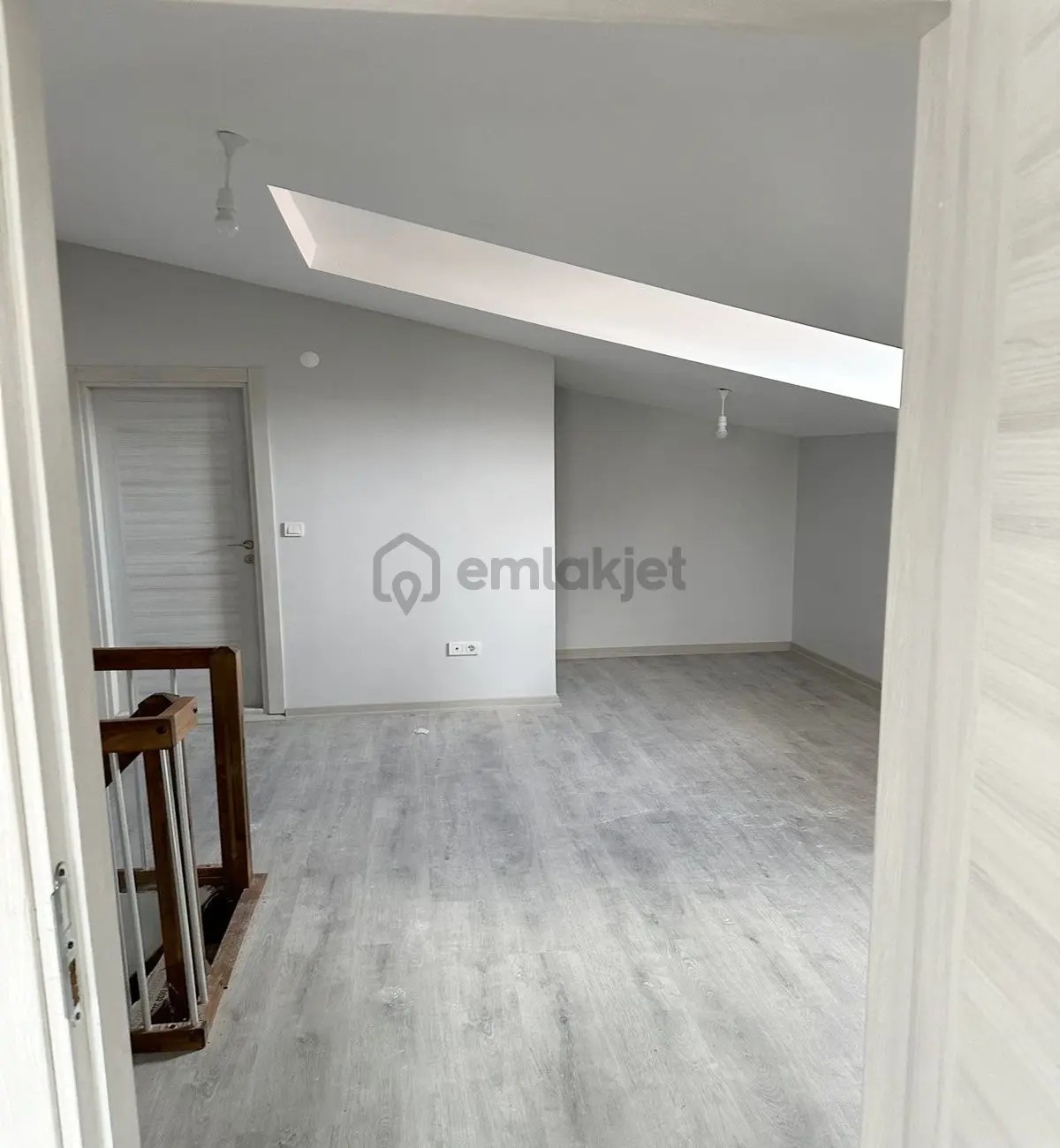 Müslüm Emlaktan Ambarlıda 4+2 Deniz Manzaralı Otoparklı Dublex