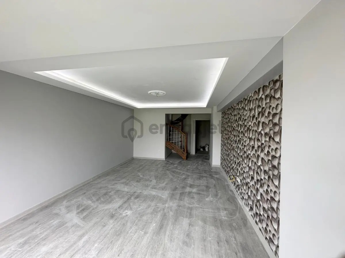 Müslüm Emlaktan Ambarlıda 4+2 Deniz Manzaralı Otoparklı Dublex