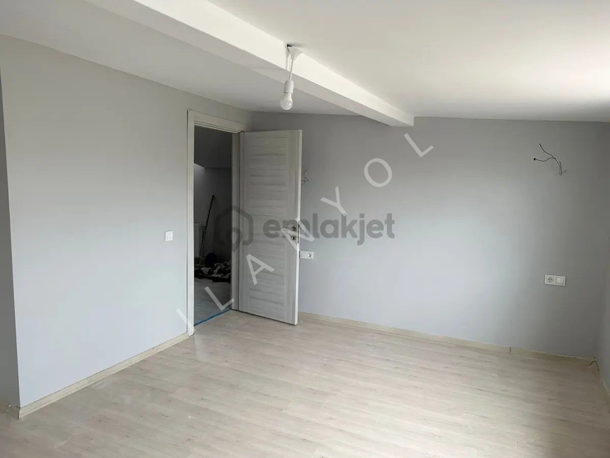 Müslüm Emlaktan Ambarlıda 4+2 Deniz Manzaralı Otoparklı Dublex