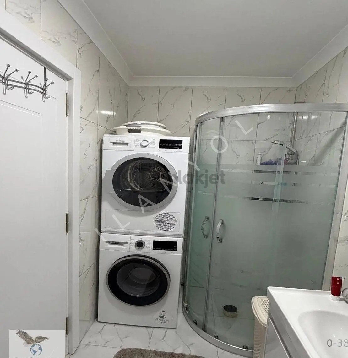 Müslüm Emlaktan Merkezde Yeni Bina 2+1 İhtiyaçtan Satılık Daire