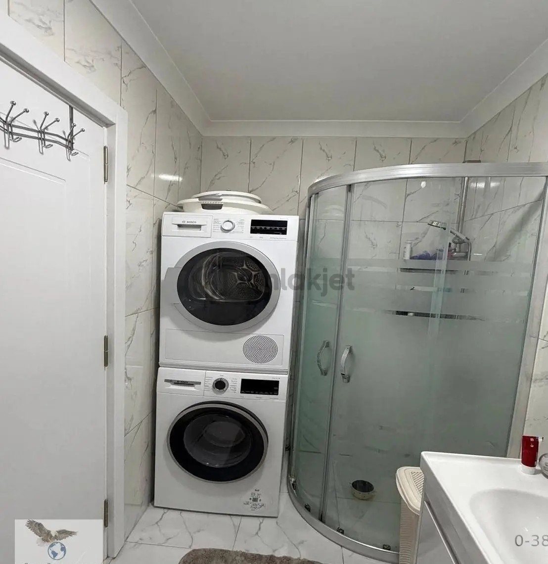 Müslüm Emlaktan Merkezde Yeni Bina 2+1 İhtiyaçtan Satılık Daire