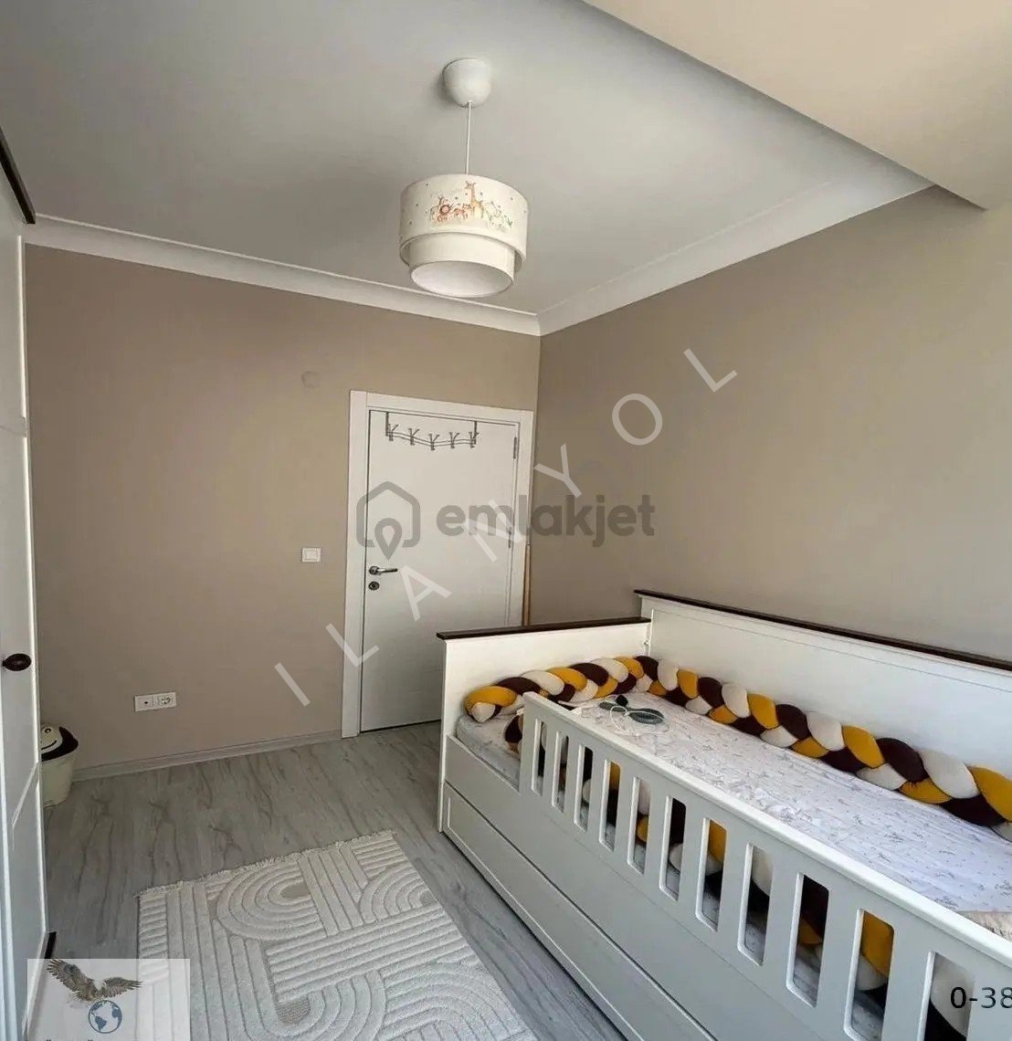 Müslüm Emlaktan Merkezde Yeni Bina 2+1 İhtiyaçtan Satılık Daire