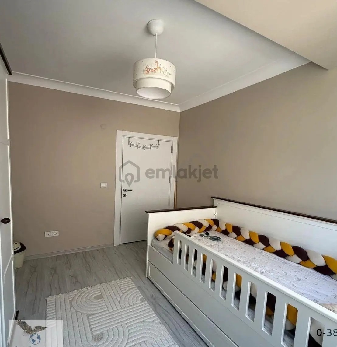 Müslüm Emlaktan Merkezde Yeni Bina 2+1 İhtiyaçtan Satılık Daire