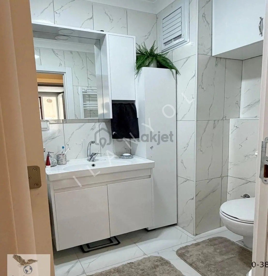 Müslüm Emlaktan Merkezde Yeni Bina 2+1 İhtiyaçtan Satılık Daire