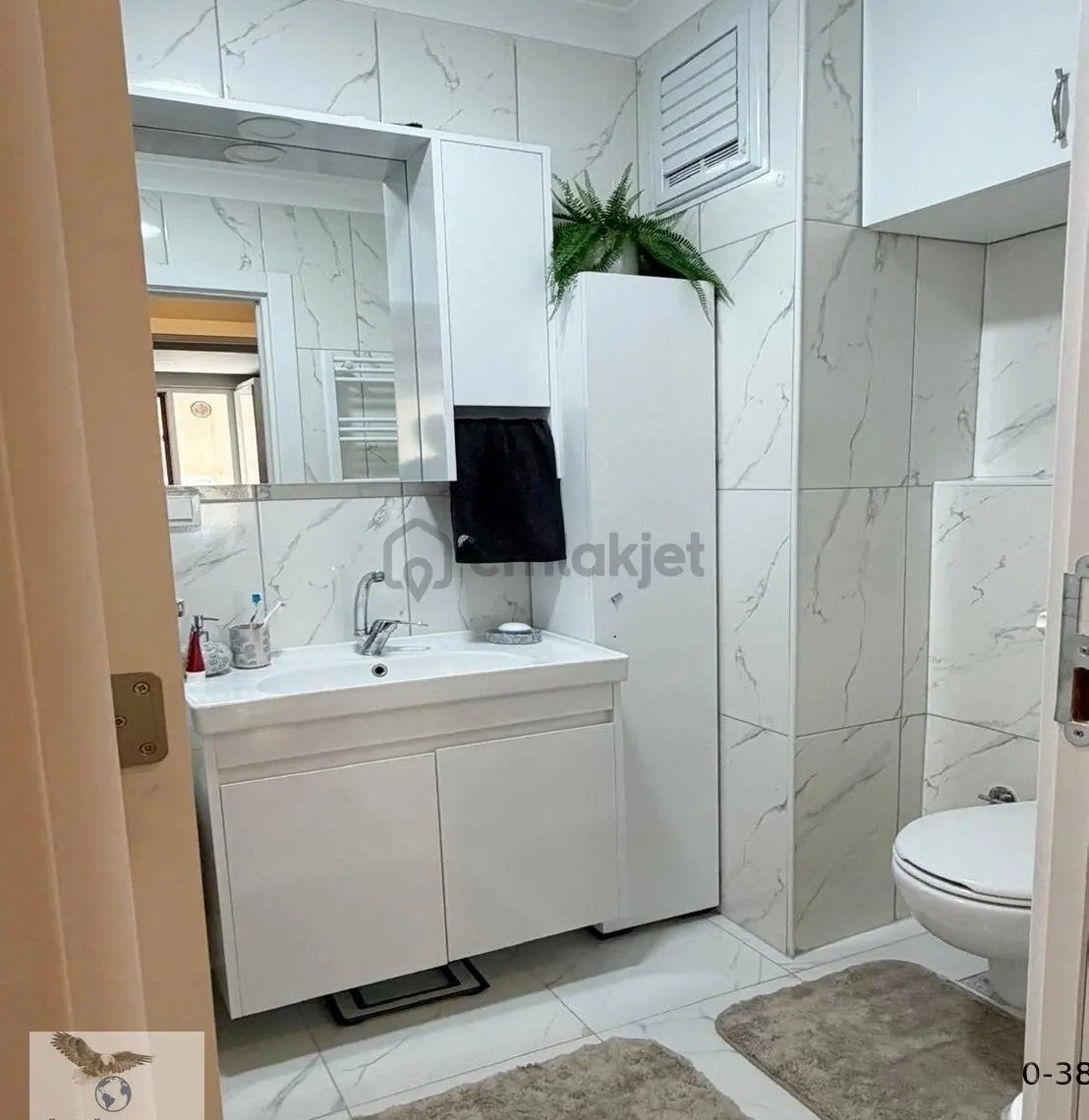Müslüm Emlaktan Merkezde Yeni Bina 2+1 İhtiyaçtan Satılık Daire