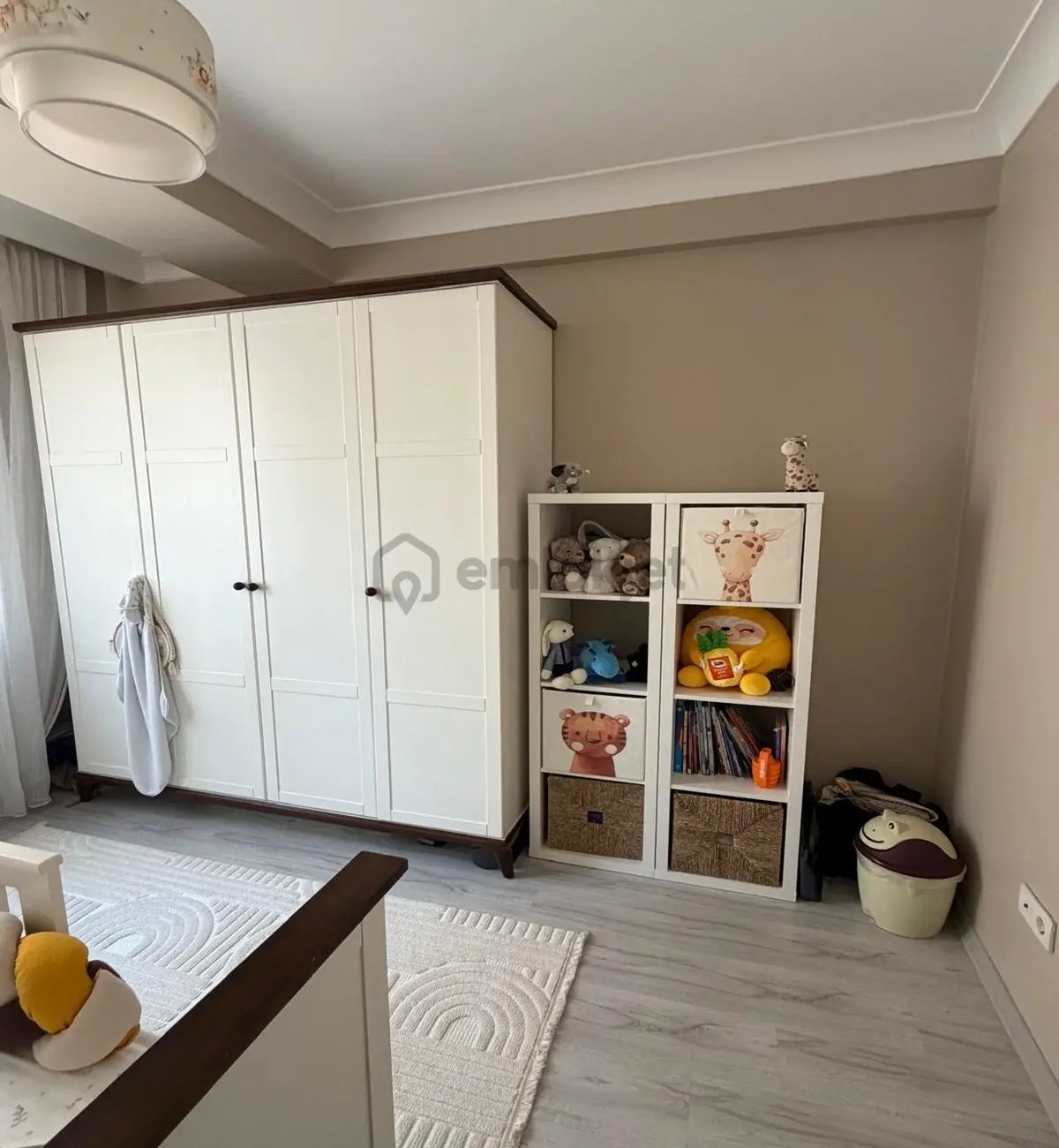 Müslüm Emlaktan Merkezde Yeni Bina 2+1 İhtiyaçtan Satılık Daire