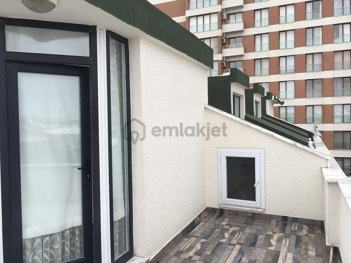 Müslüm Emlaktan Merkezde 4+2 Kapalı Otoparklı Metrobüse Komşu