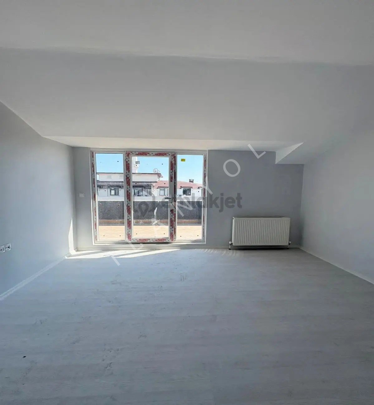 Müslüm Emlaktan Merkezde 4+2 Kapalı Otoparklı Dublex Fırsatı
