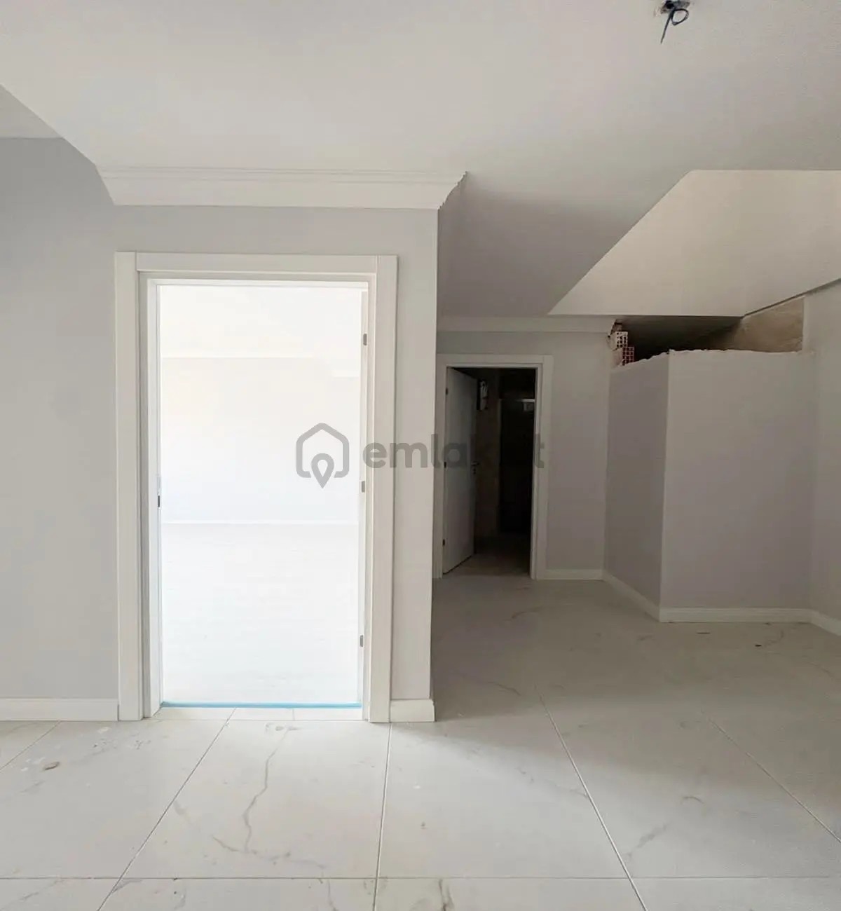 Müslüm Emlaktan Merkezde 4+2 Kapalı Otoparklı Dublex Fırsatı